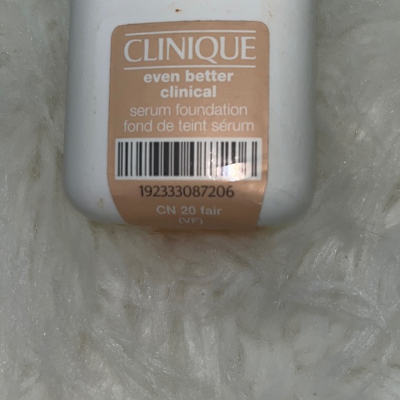• Clinique Even Better Clinical Serum Foundation CN 20 Fair (VF) - Picture 2 of 5